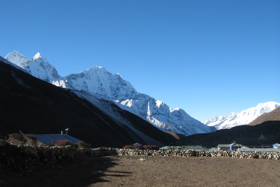 April vs October Everest Base Camp Trek