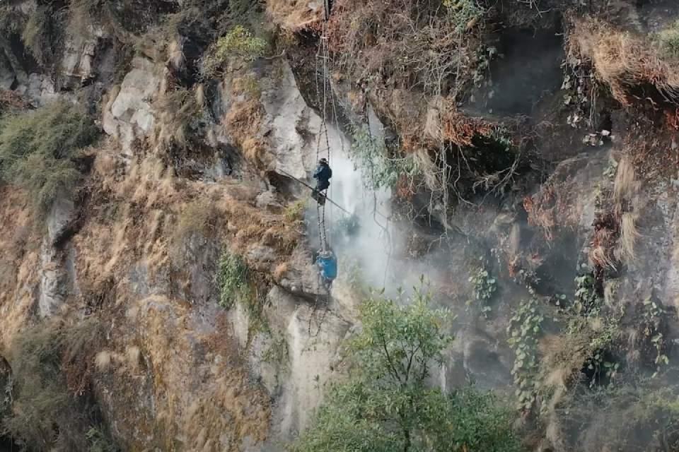 Mad Honey Hunting in Chamche