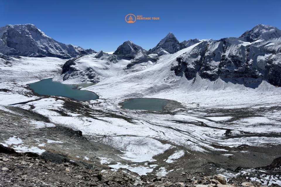 Everest Three Passes Trek – Best Time to Go