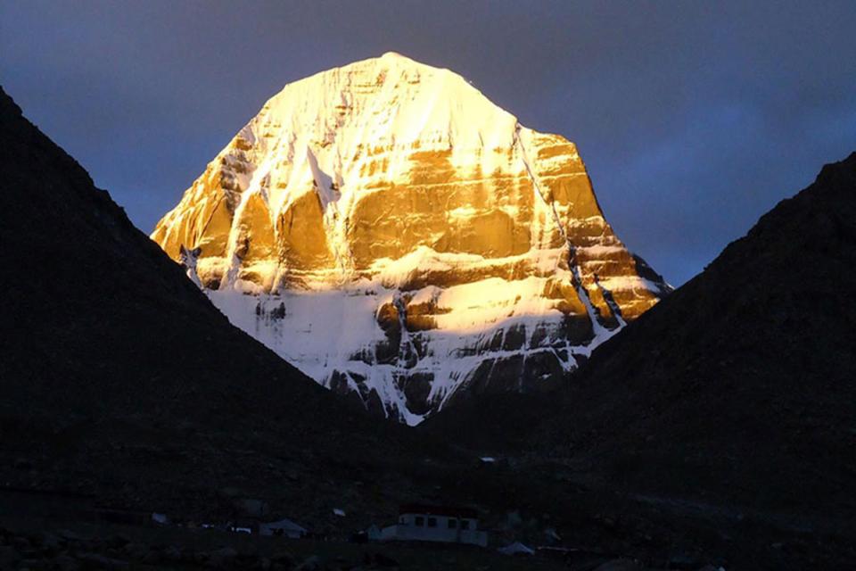 Kailash Mansarovar Yatra by Helicopter